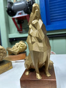 Estátua Artesanal Lobo Uivando Dourado 3D